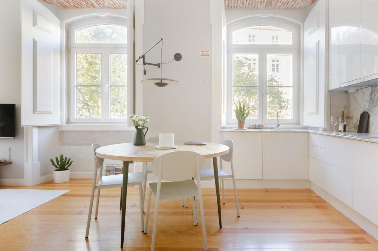 Update Urban Chic Flat In 19Th Century Building 2 Bedrooms & 2 Bathrooms & Ac Central Alfama District Lisboa Exteriér fotografie