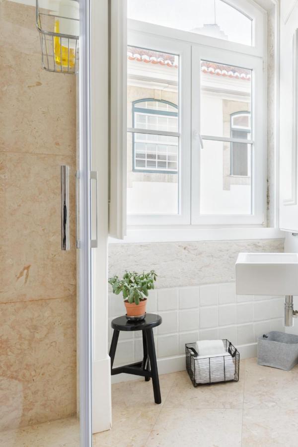 Update Urban Chic Flat In 19Th Century Building 2 Bedrooms & 2 Bathrooms & Ac Central Alfama District Lisboa Exteriér fotografie