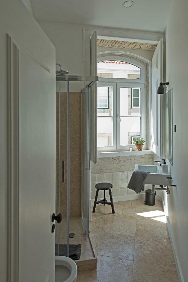 Update Urban Chic Flat In 19Th Century Building 2 Bedrooms & 2 Bathrooms & Ac Central Alfama District Lisboa Exteriér fotografie